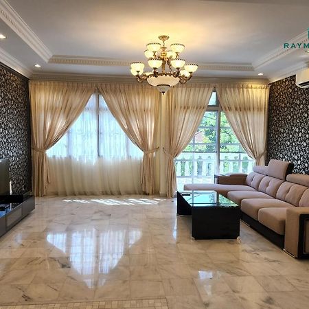 99 Kelawei Apartment Джордж Таун Екстериор снимка