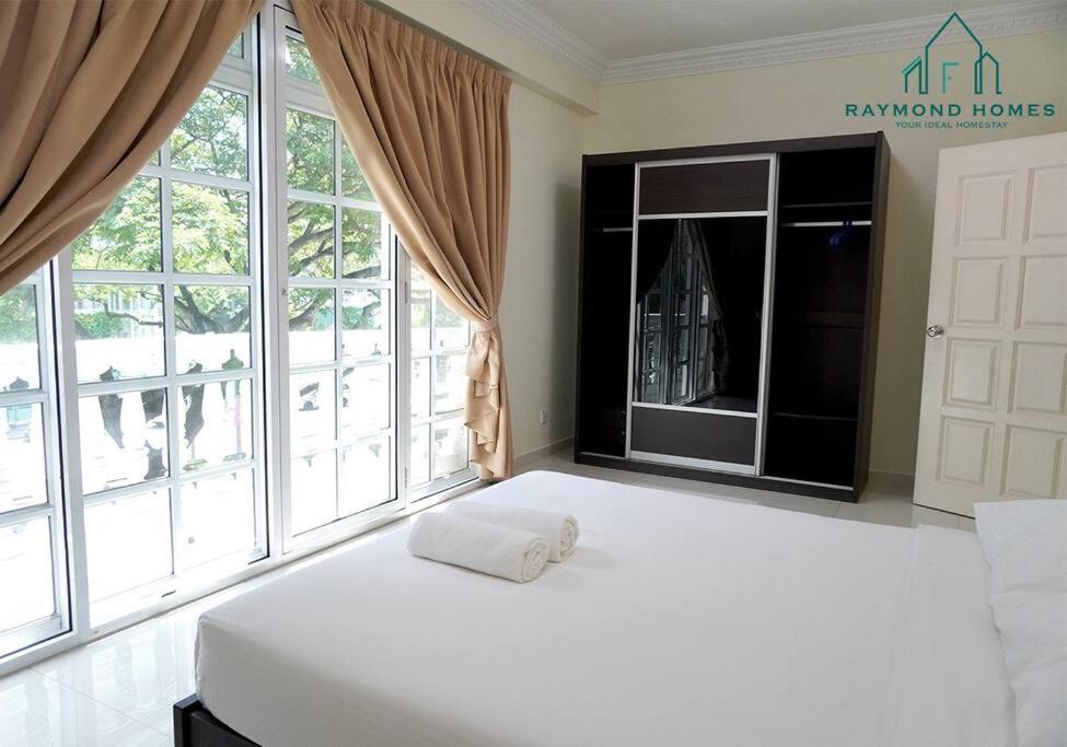 99 Kelawei Apartment Джордж Таун Екстериор снимка