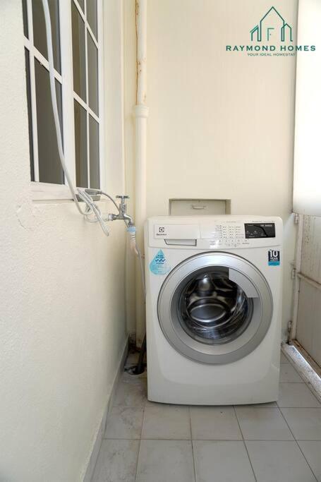 99 Kelawei Apartment Джордж Таун Екстериор снимка