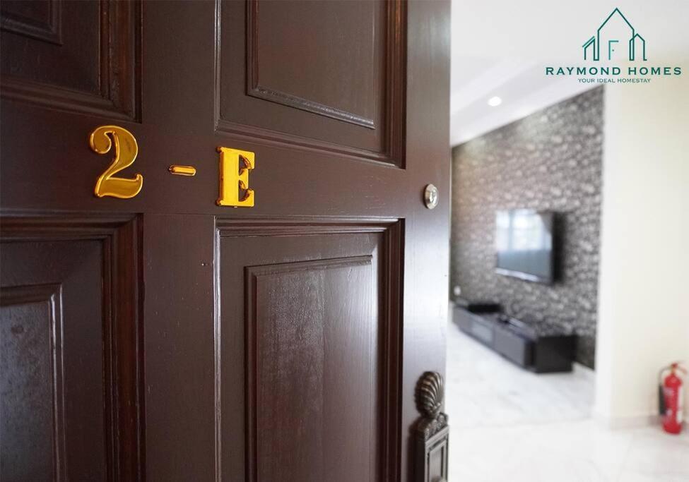 99 Kelawei Apartment Джордж Таун Екстериор снимка