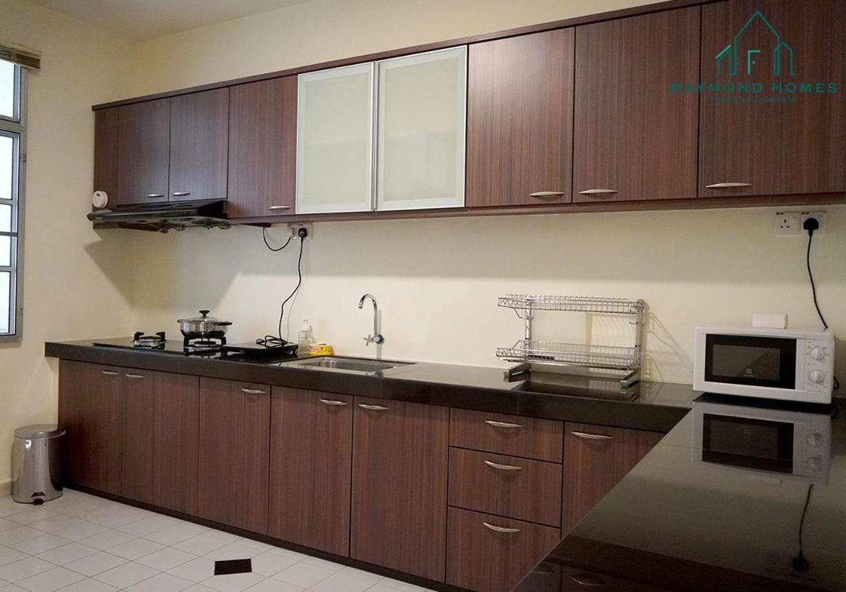 99 Kelawei Apartment Джордж Таун Екстериор снимка