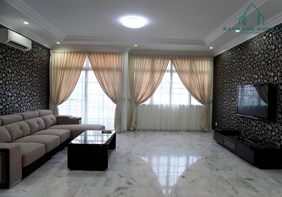 99 Kelawei Apartment Джордж Таун Екстериор снимка