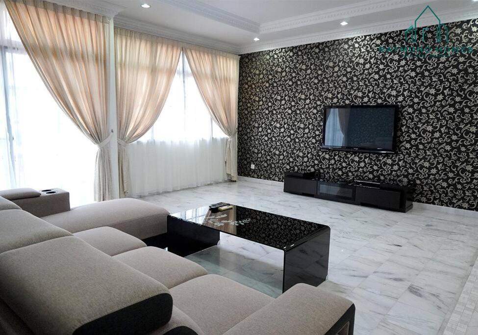 99 Kelawei Apartment Джордж Таун Екстериор снимка
