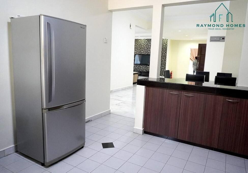 99 Kelawei Apartment Джордж Таун Екстериор снимка