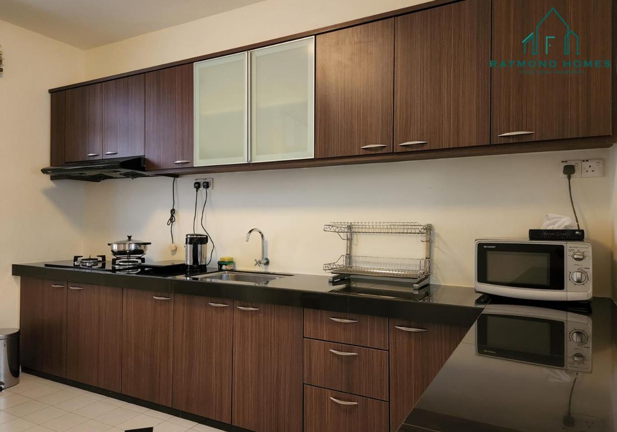 99 Kelawei Apartment Джордж Таун Екстериор снимка